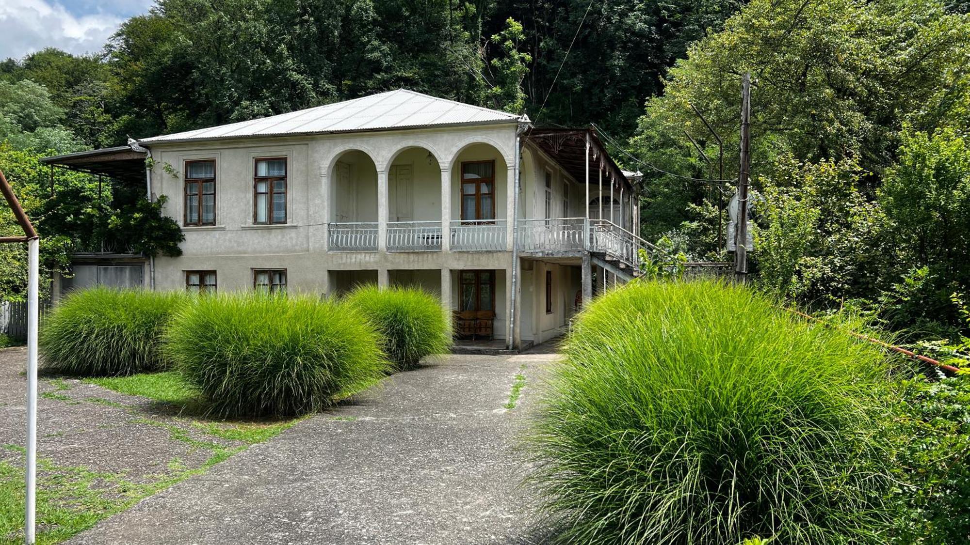 Ezo Hotel Jvari Exterior photo